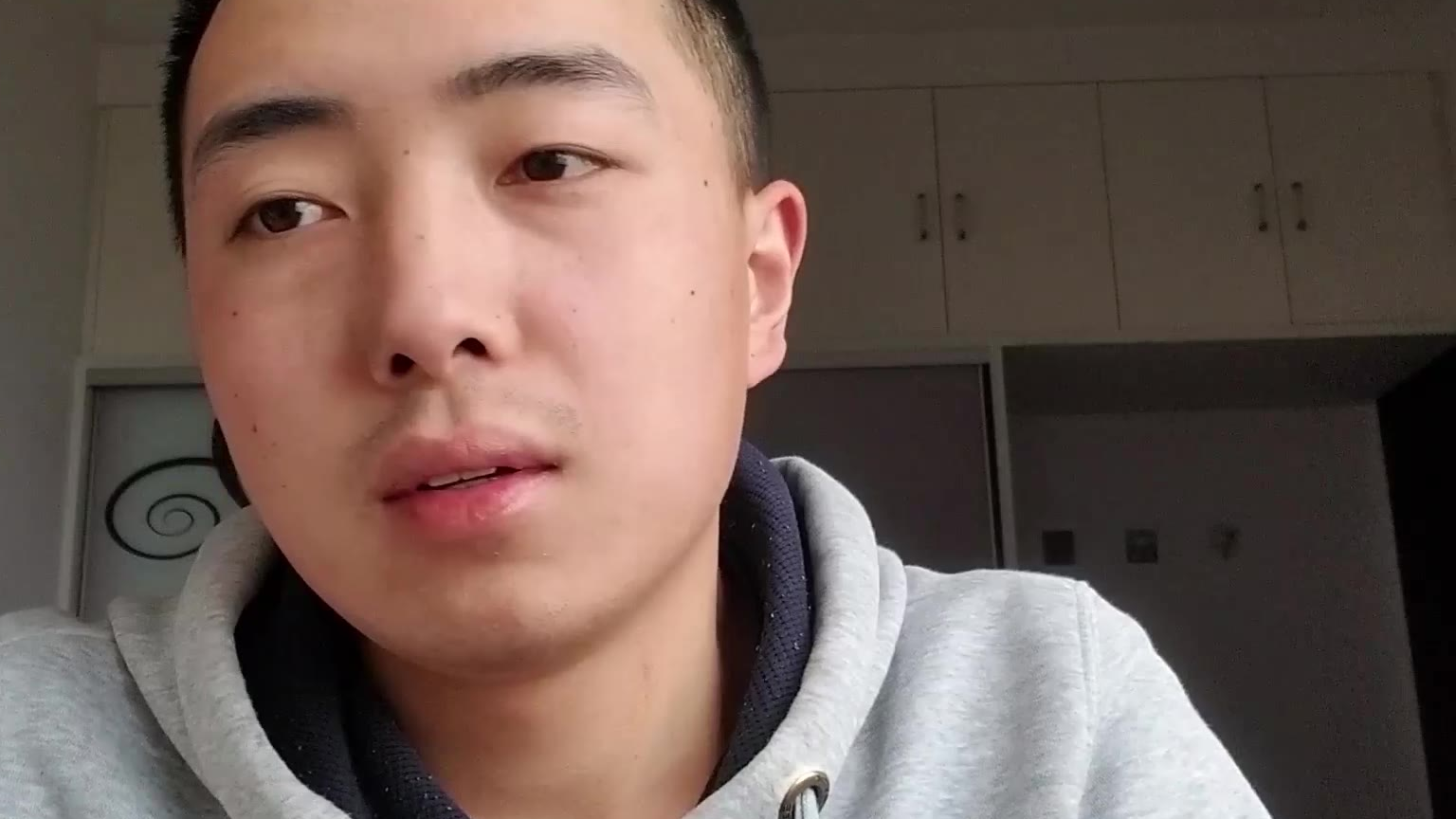 脱发吃什么药 你真的在熬夜吗